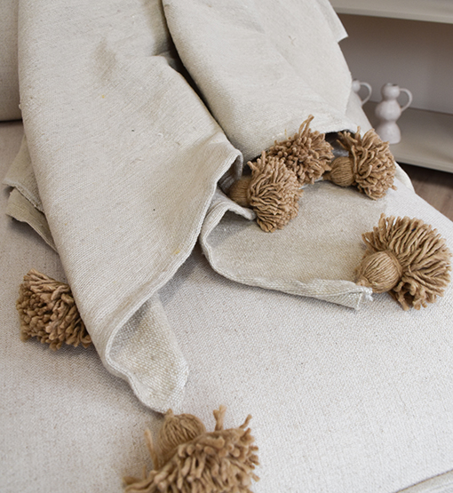 Pompom Blanket creme and Beige - Image 2