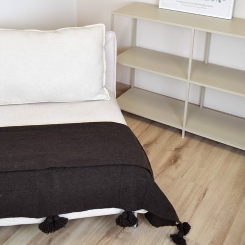 pompom blanket brown