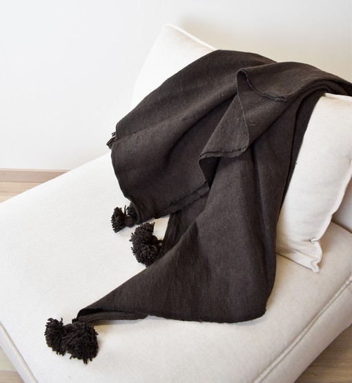 pompom blanket brown